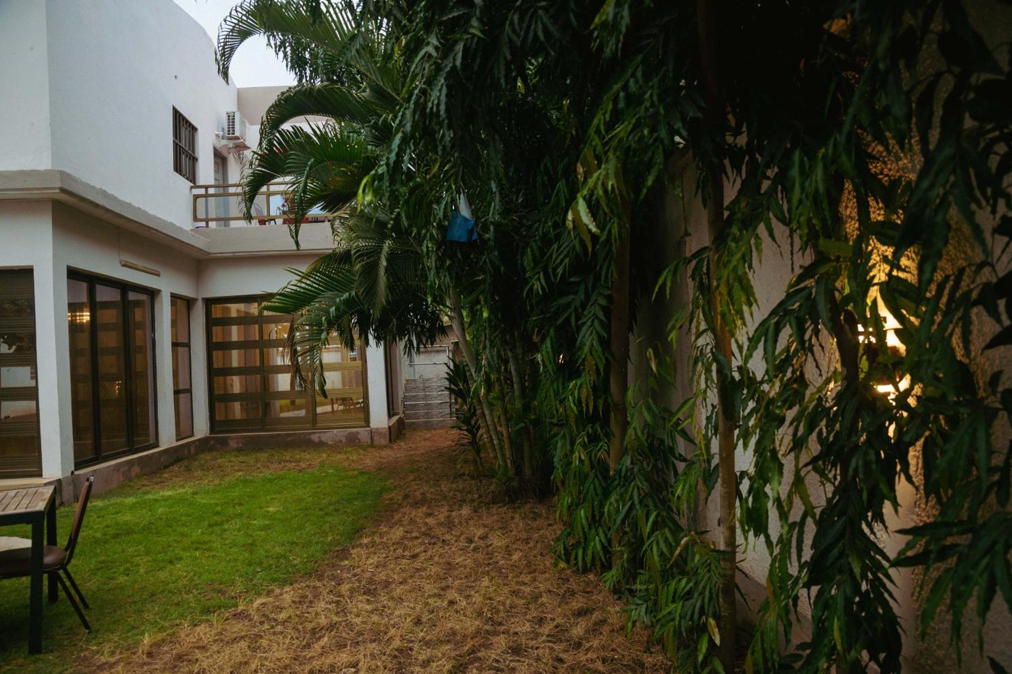 Studio Residence Condominium Lome Luaran gambar