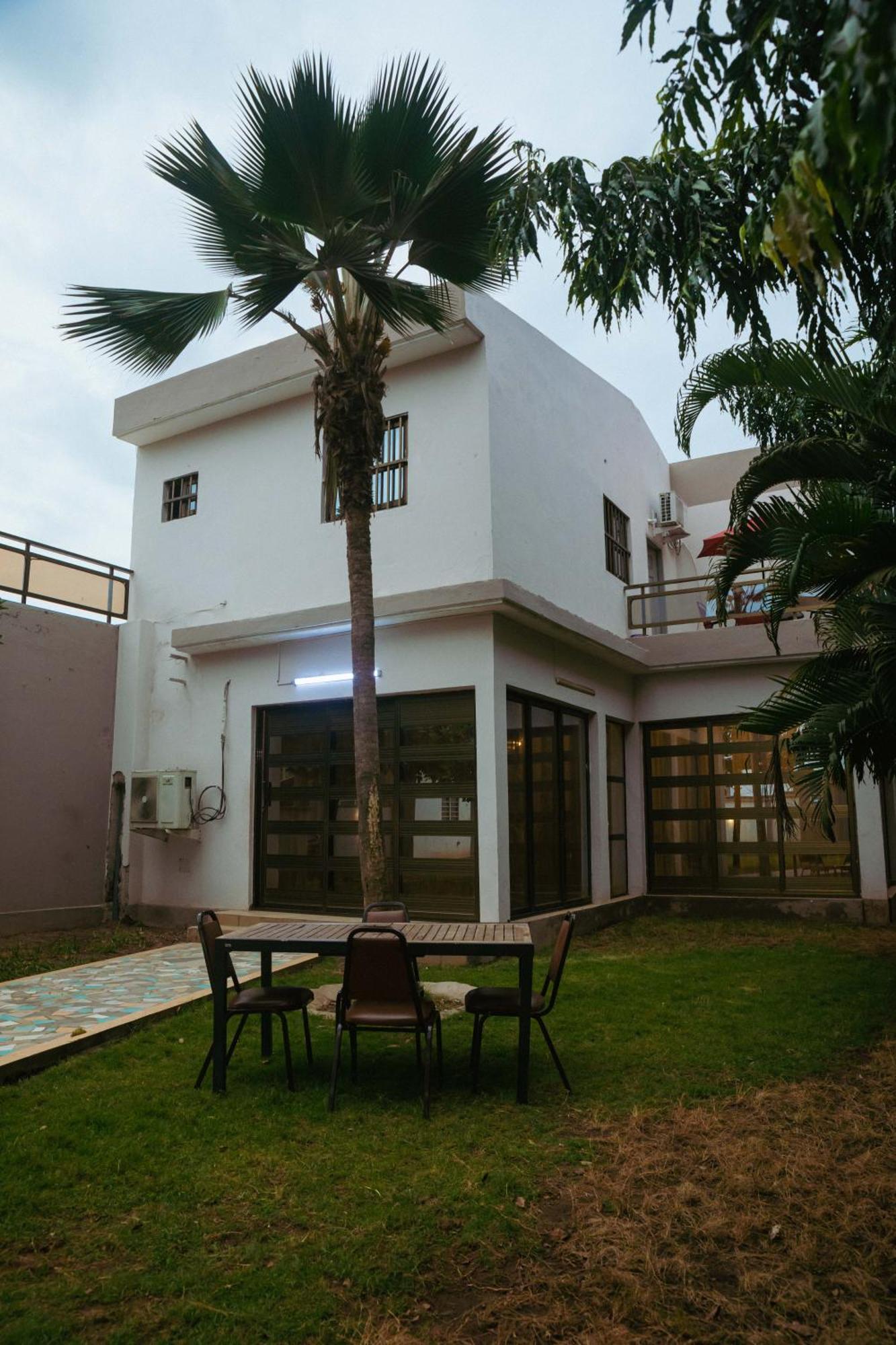 Studio Residence Condominium Lome Luaran gambar