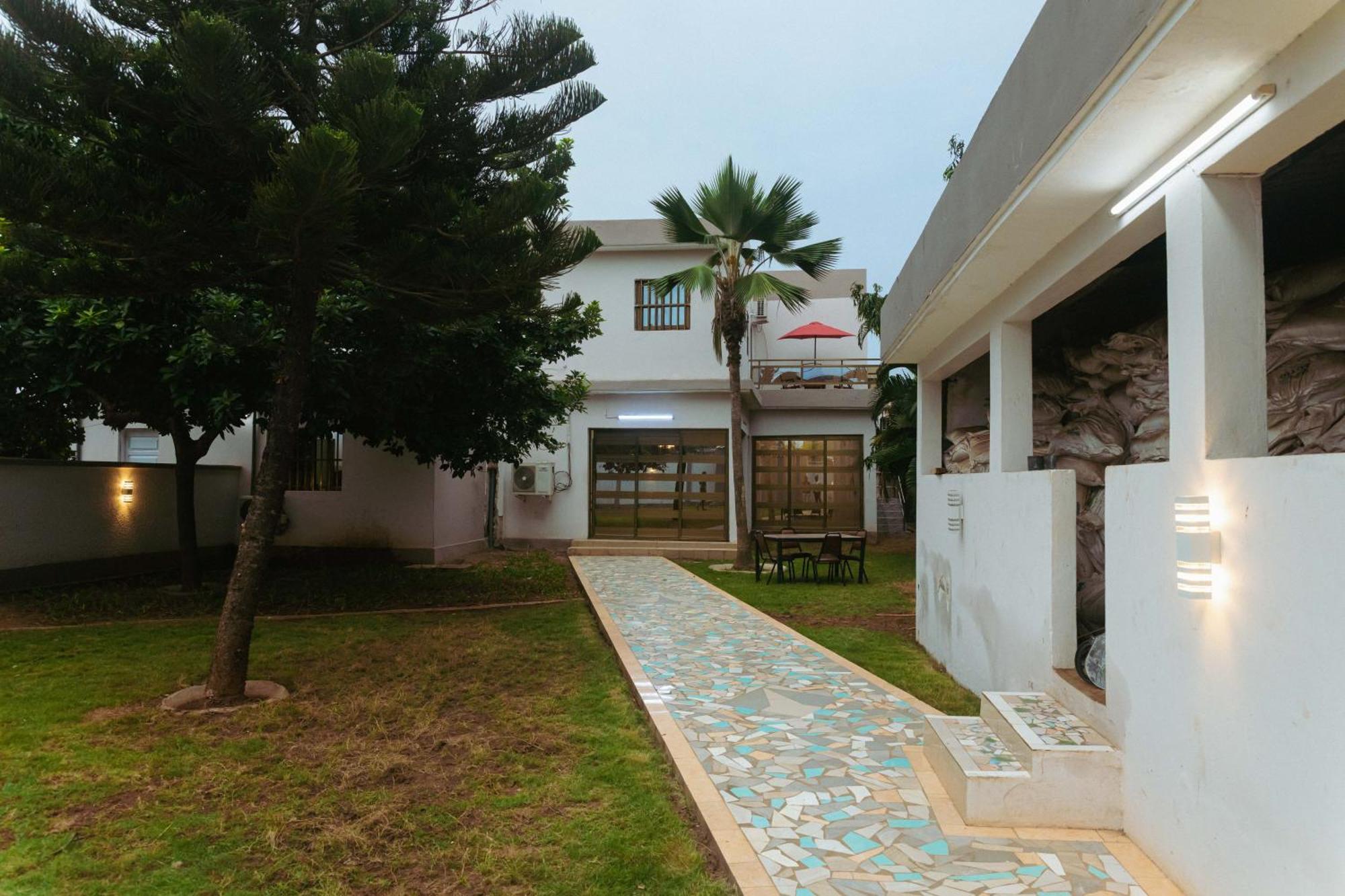 Studio Residence Condominium Lome Luaran gambar