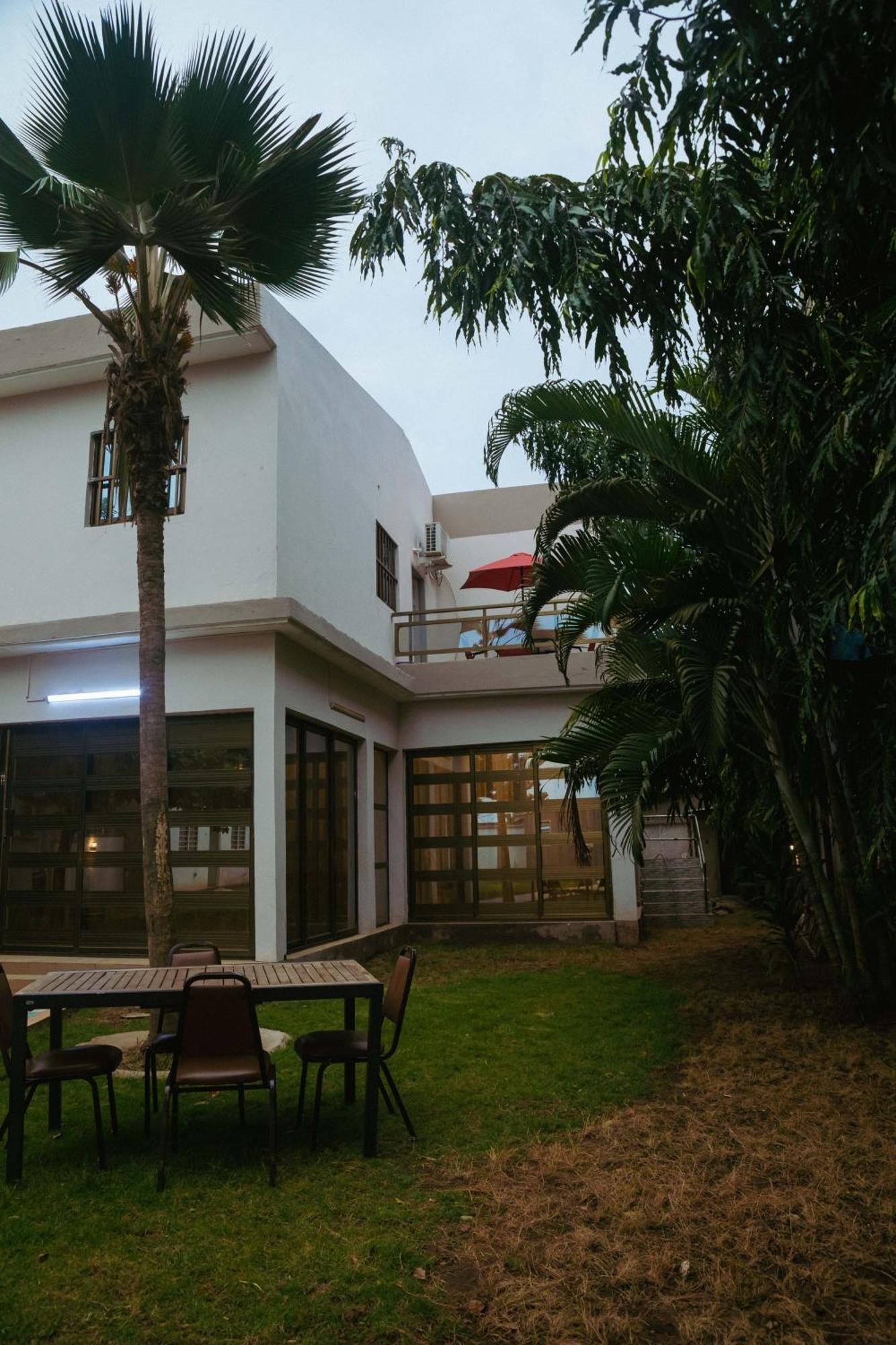 Studio Residence Condominium Lome Luaran gambar